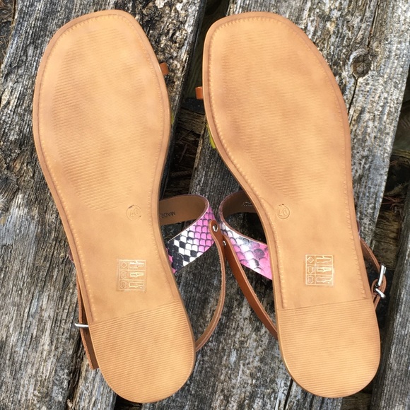 L’Intervalle Rainbow Yellow Snake Sandal - Picture 7 of 8